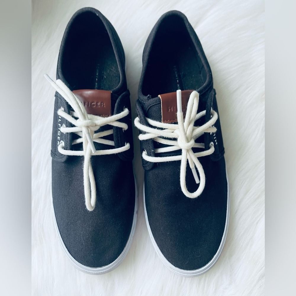 Tommy Hilfiger Canvas Sneakers Size 7.5 Mens/ 9 Women's